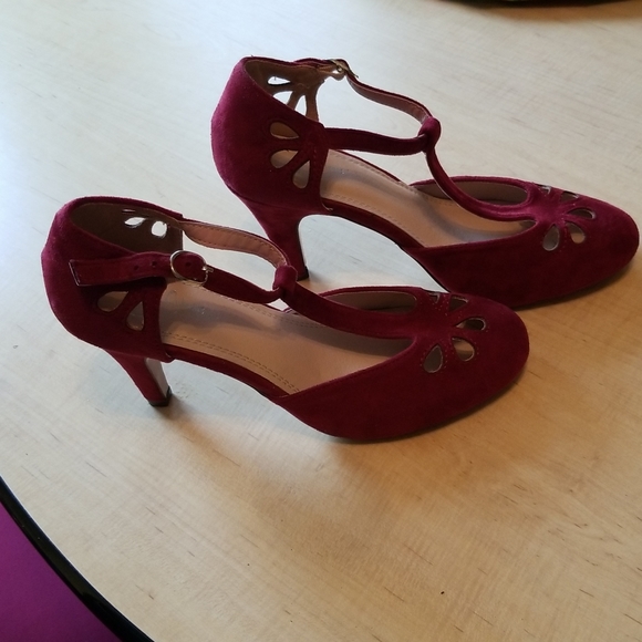 Shoe - Picture 2 of 5